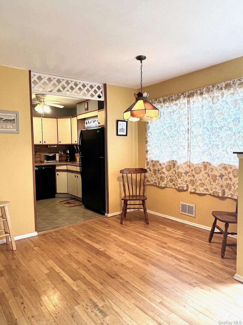 17 Windsor Street, Islip, NY 11751