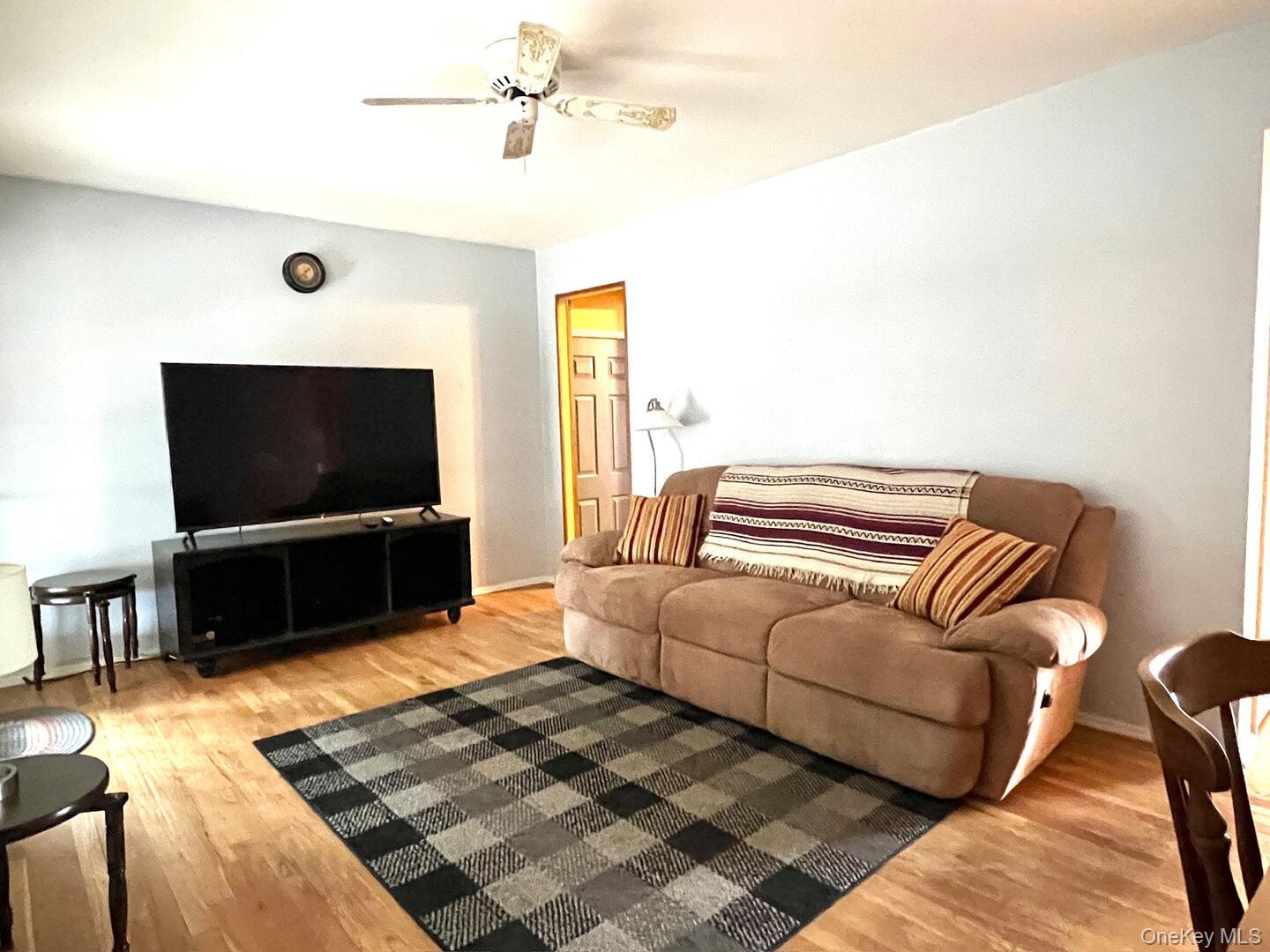 17 Windsor Street, Islip, NY 11751