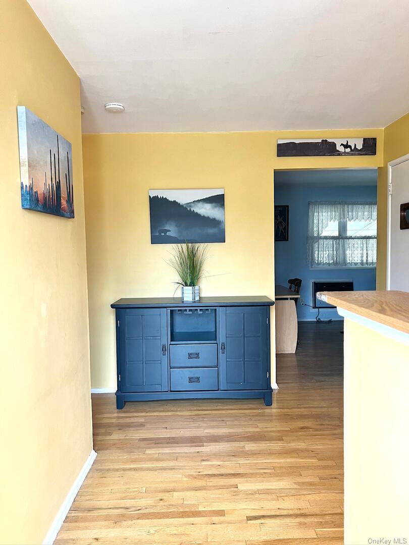 17 Windsor Street, Islip, NY 11751