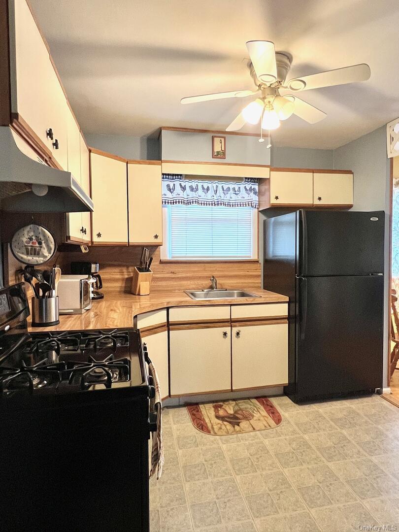 17 Windsor Street, Islip, NY 11751