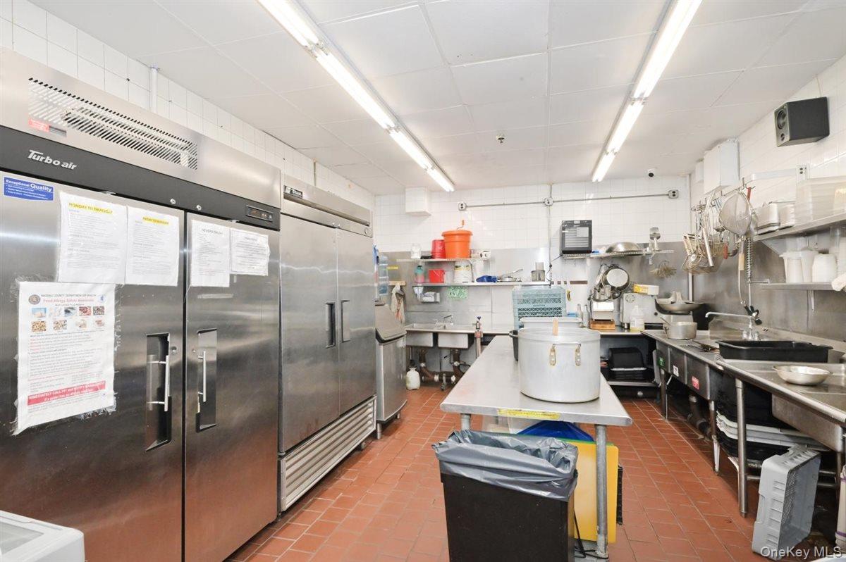 31 S Middle Neck Road, Great Neck, NY 11021