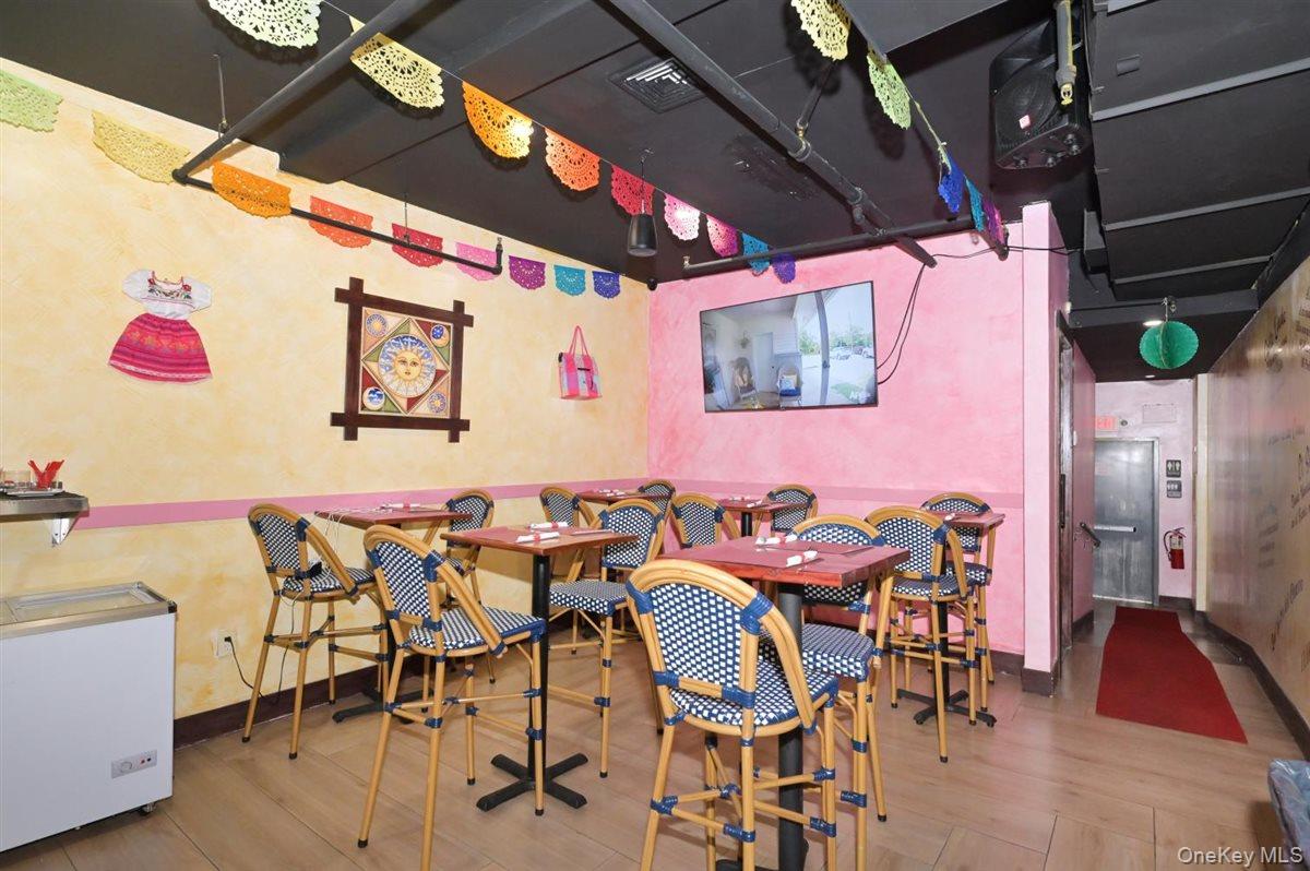 31 S Middle Neck Road, Great Neck, NY 11021