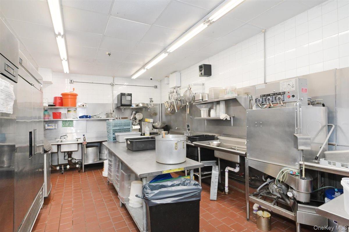 31 S Middle Neck Road, Great Neck, NY 11021