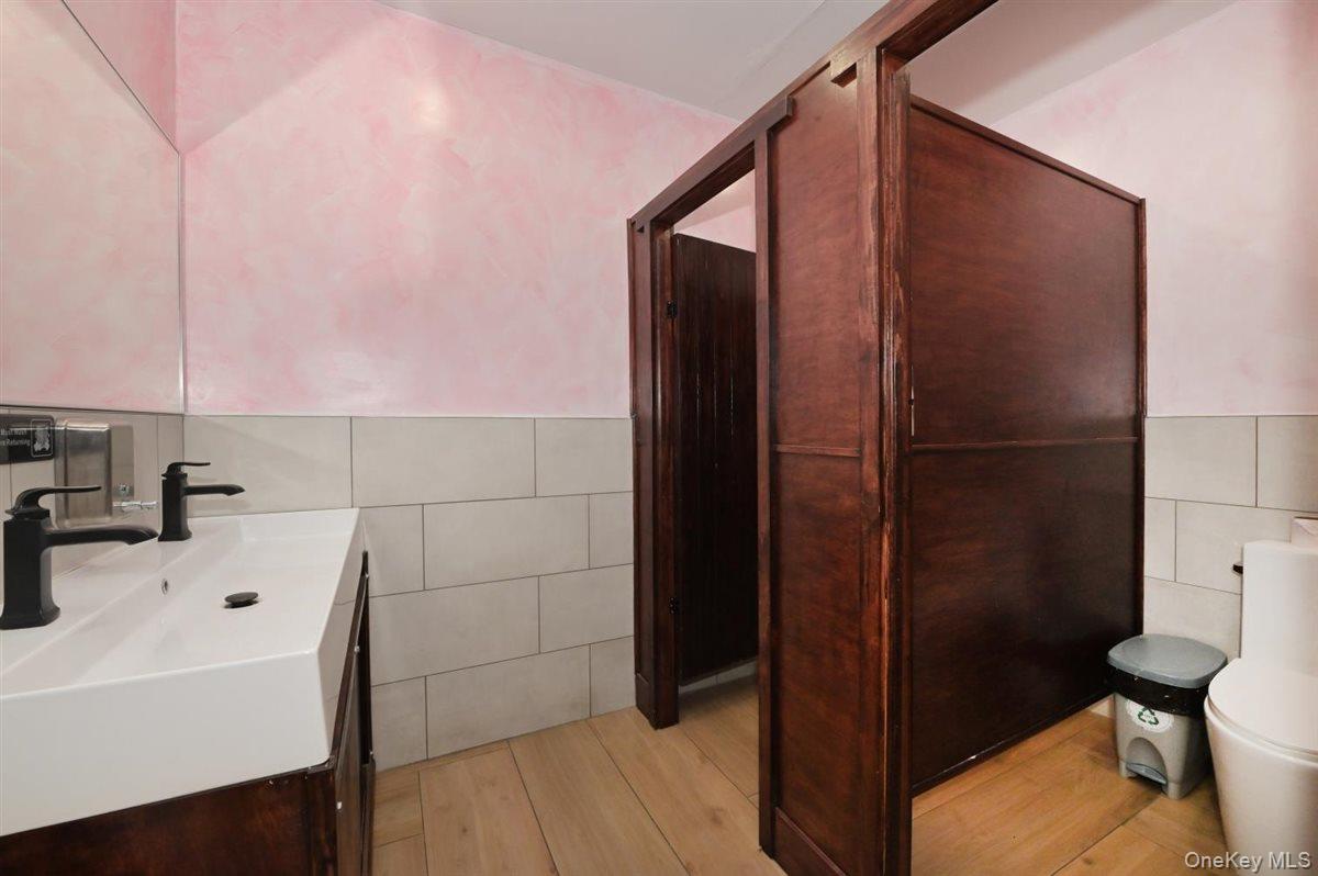 31 S Middle Neck Road, Great Neck, NY 11021