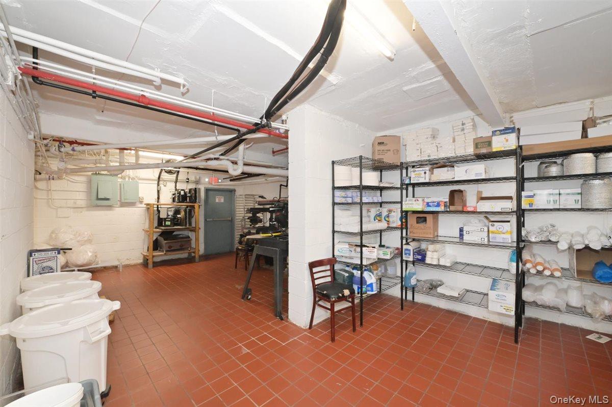 31 S Middle Neck Road, Great Neck, NY 11021