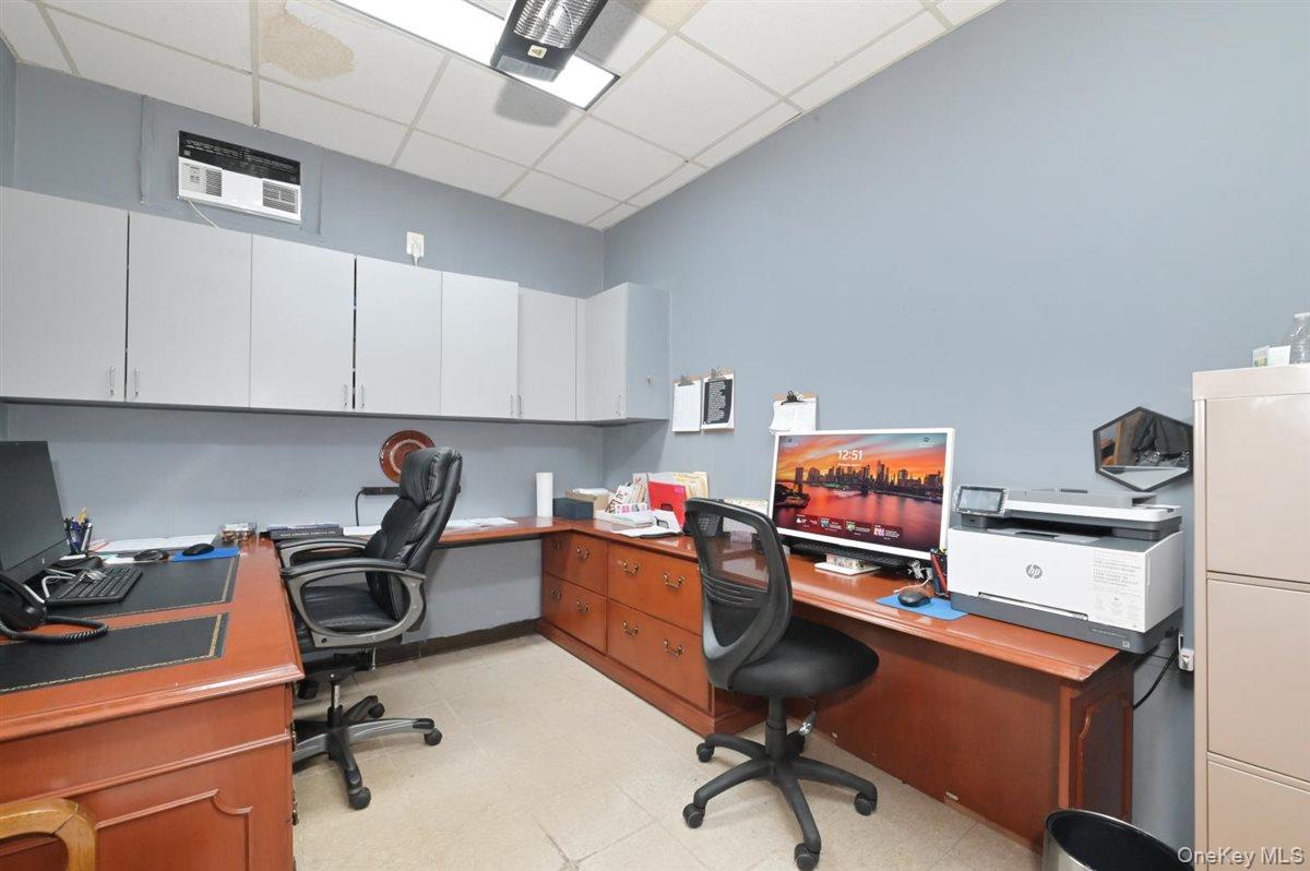 31 S Middle Neck Road, Great Neck, NY 11021