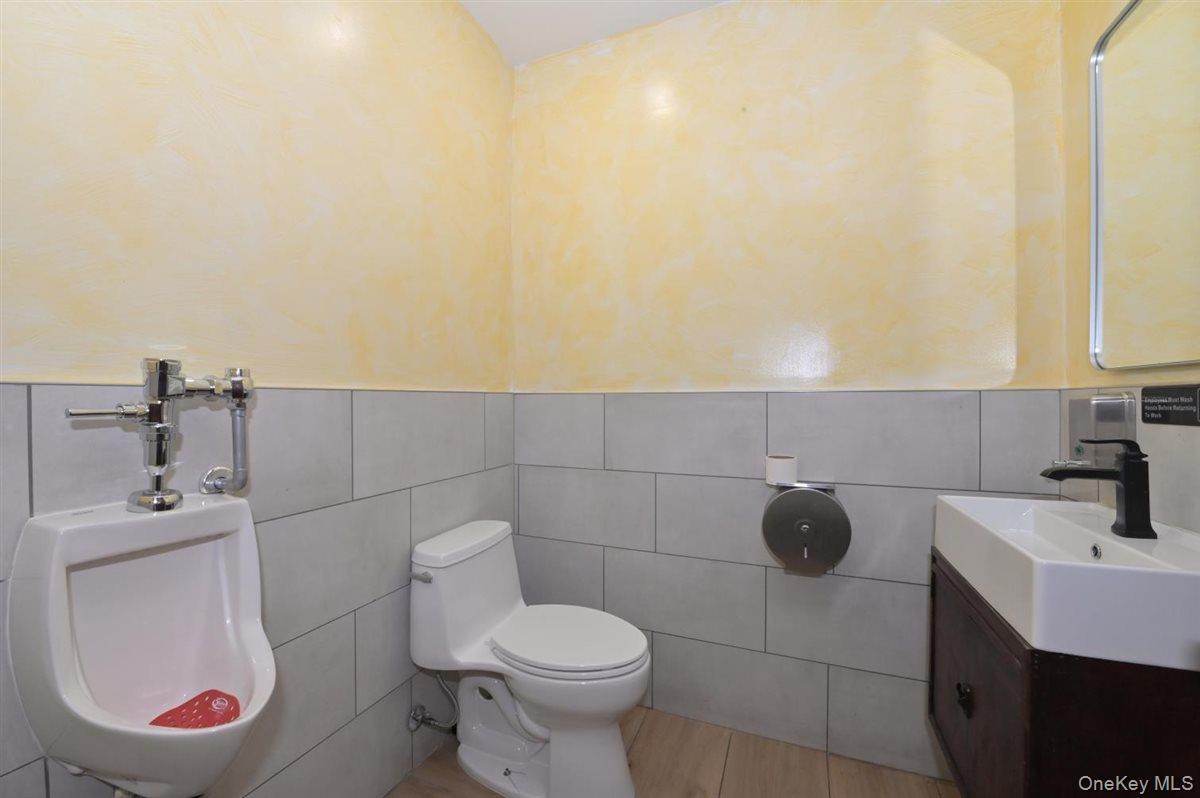 31 S Middle Neck Road, Great Neck, NY 11021