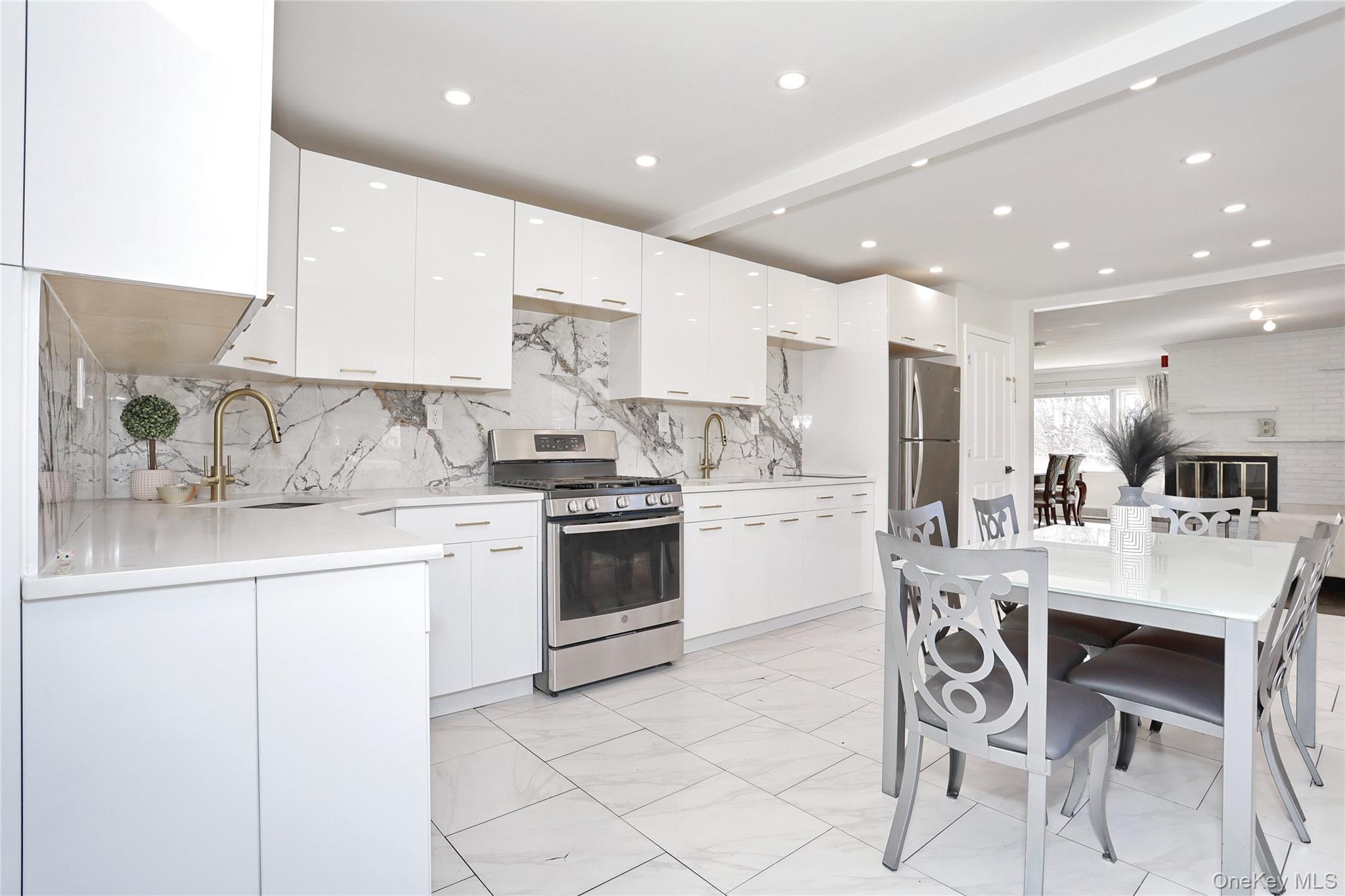 35 Mid Oaks Street, Monroe, NY 10950