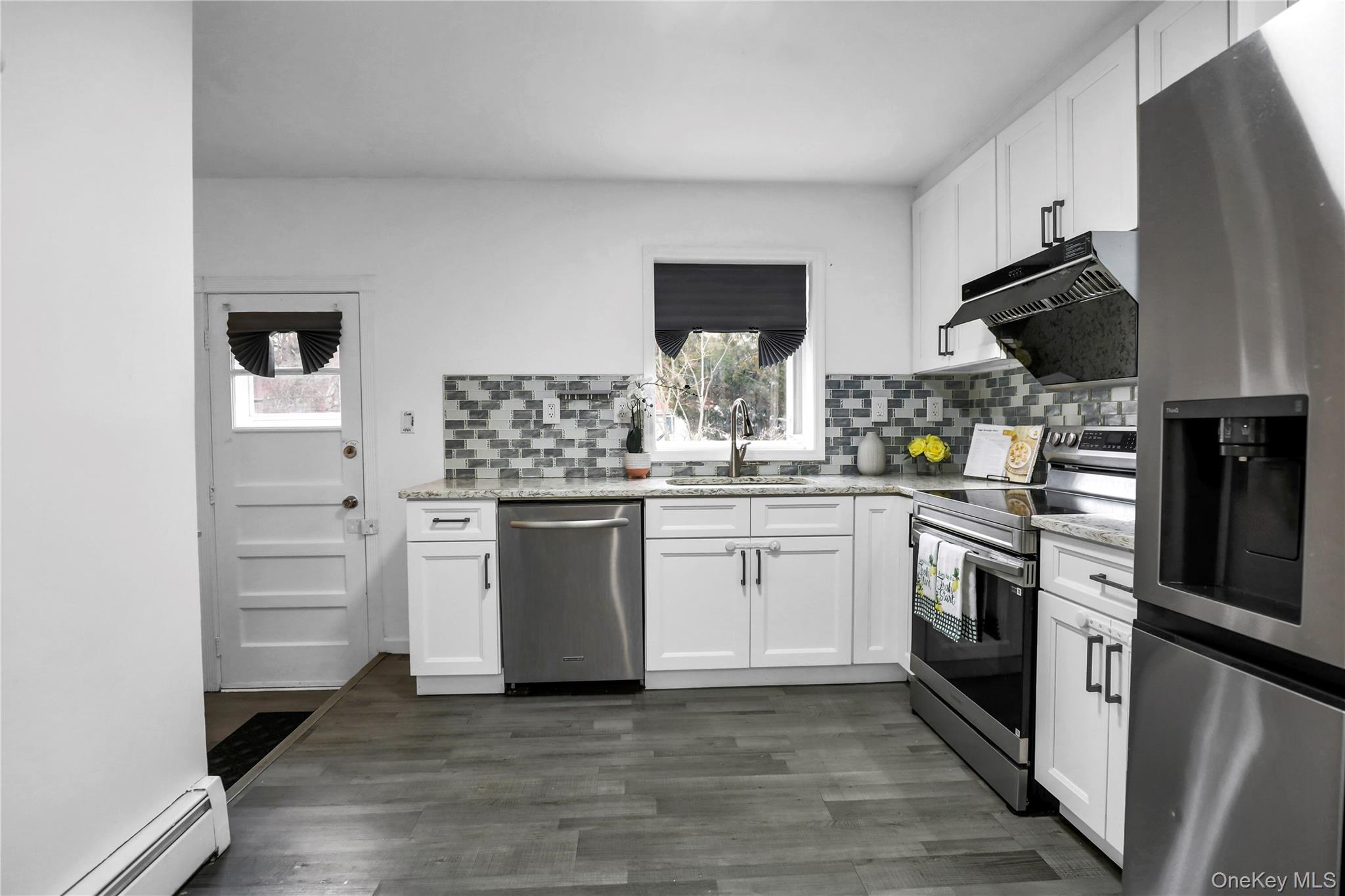 11 Broadway, Ronkonkoma, NY 11779