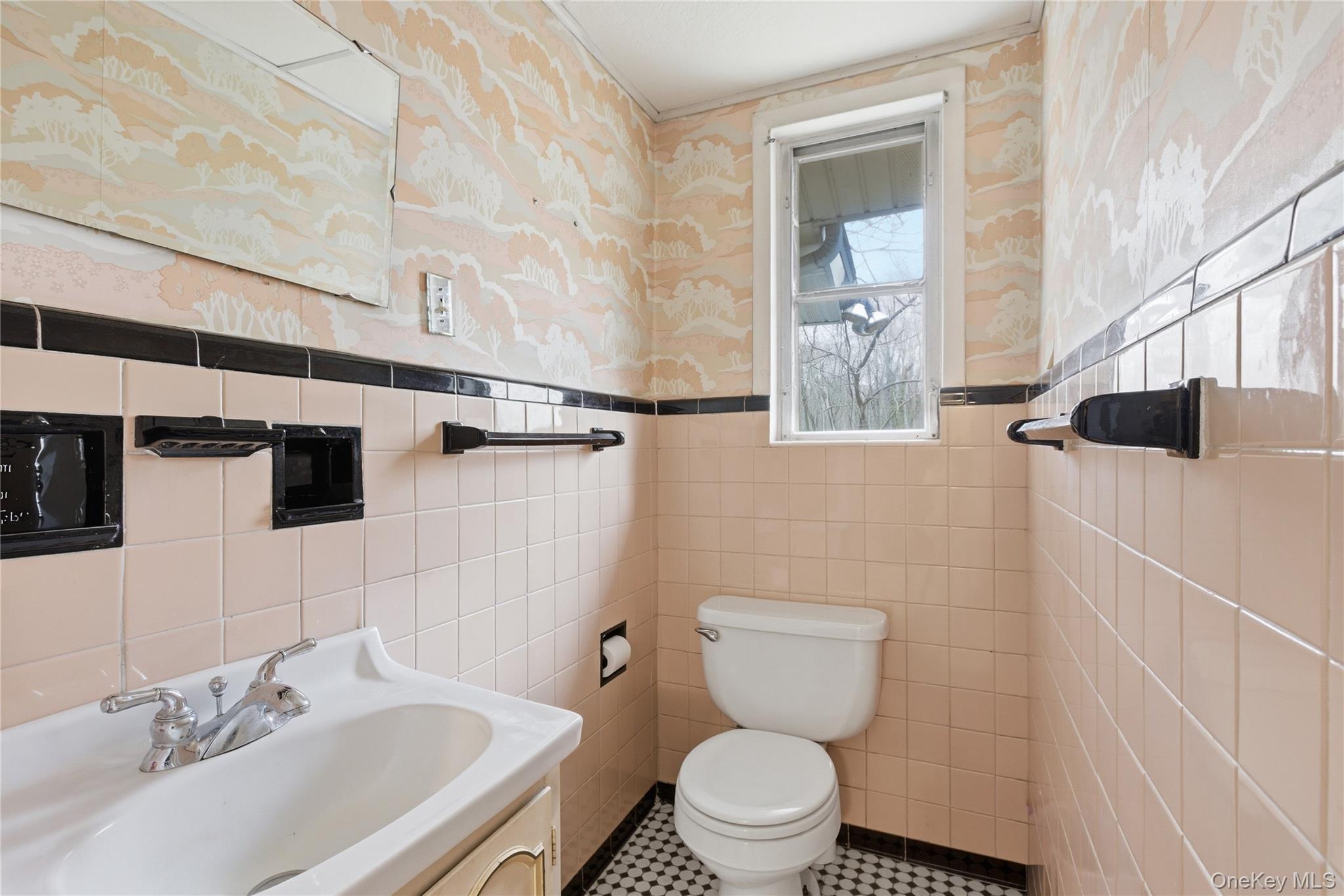 15 W Lake Boulevard, Mahopac, NY 10541