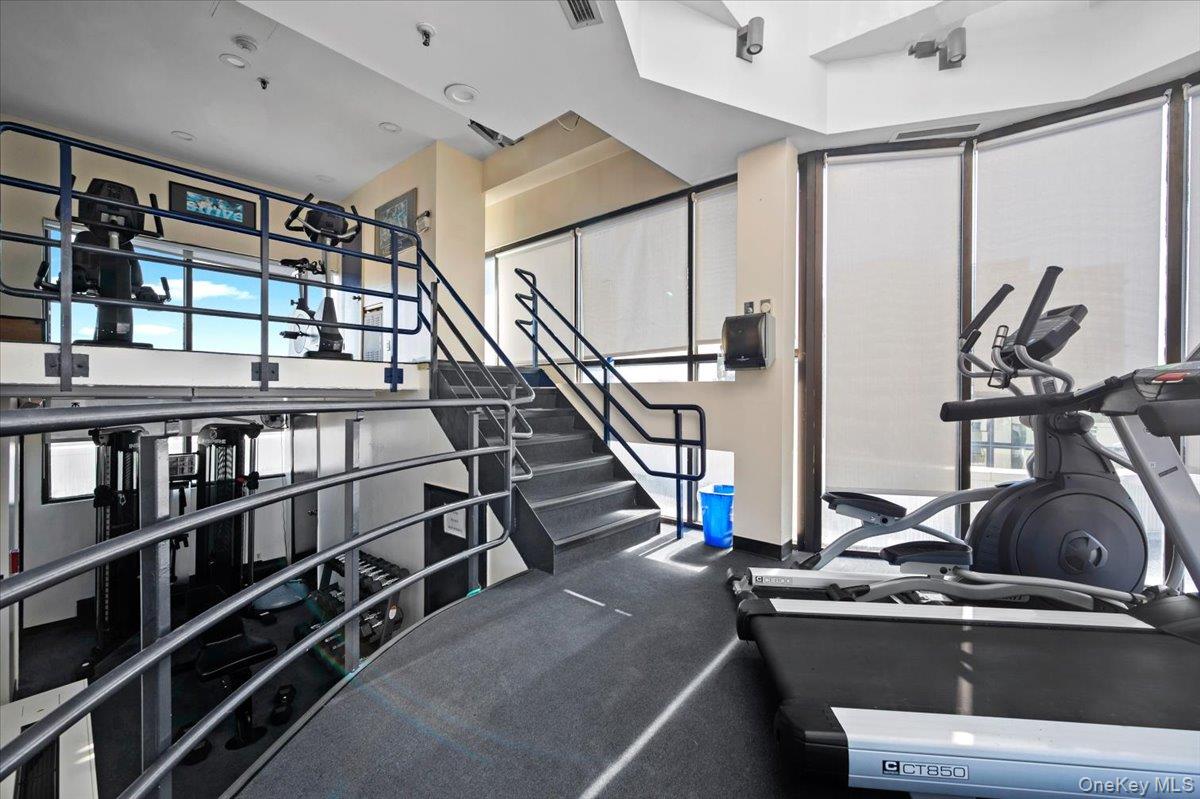 10 Cottage Place # 12F, White Plains, NY 10601