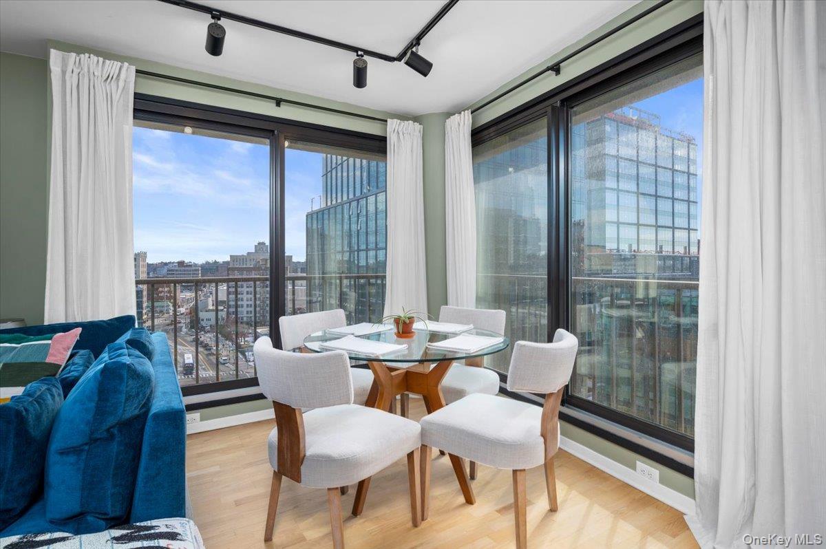 10 Cottage Place # 12F, White Plains, NY 10601