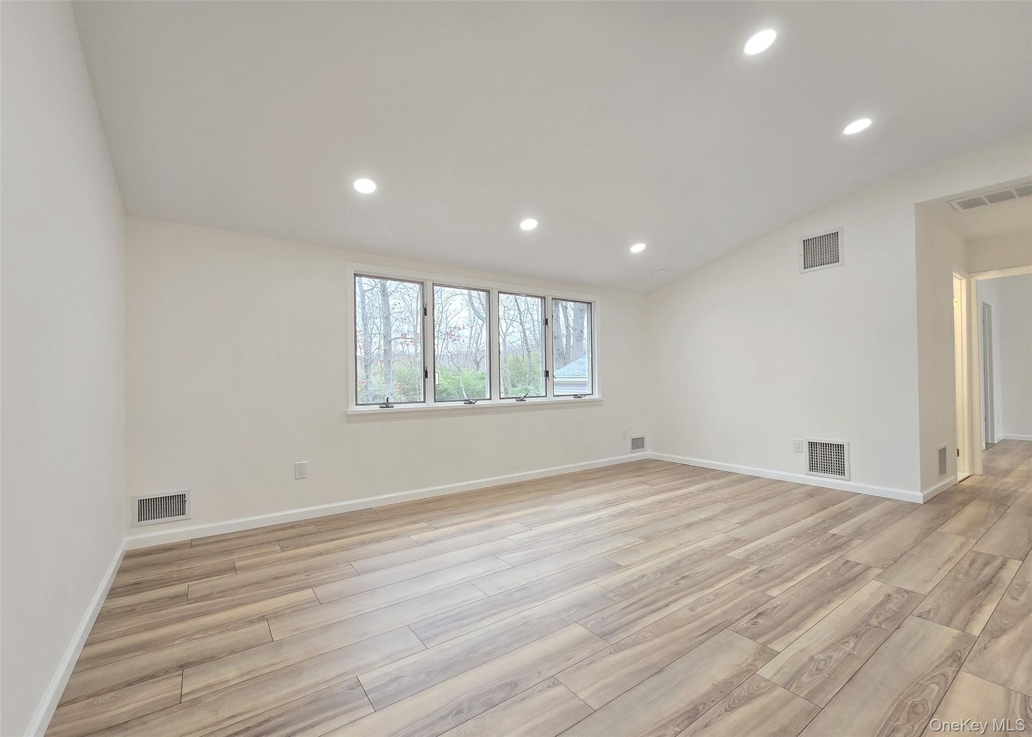 21 Possum Lane, East Setauket, NY 11733