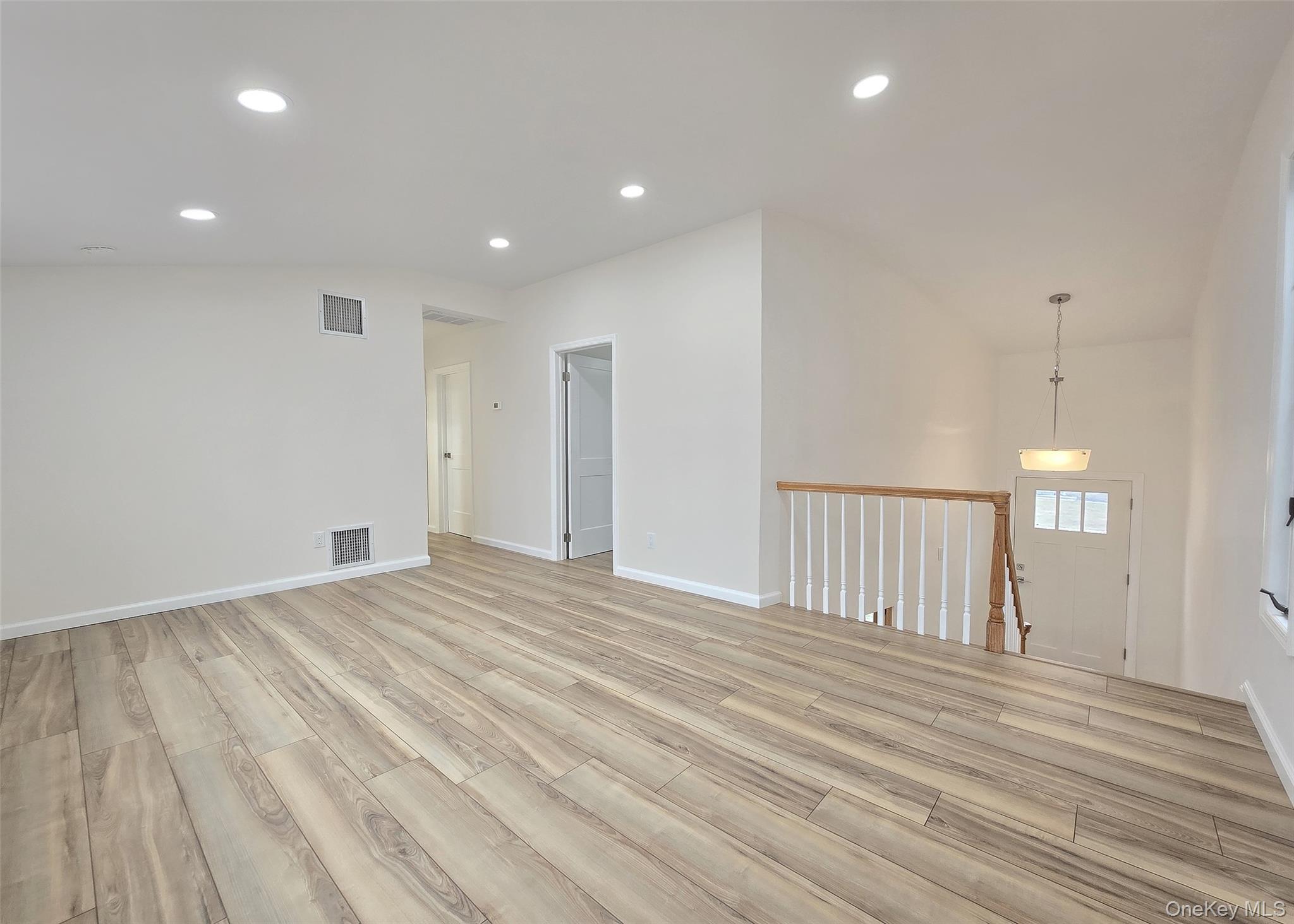 21 Possum Lane, East Setauket, NY 11733