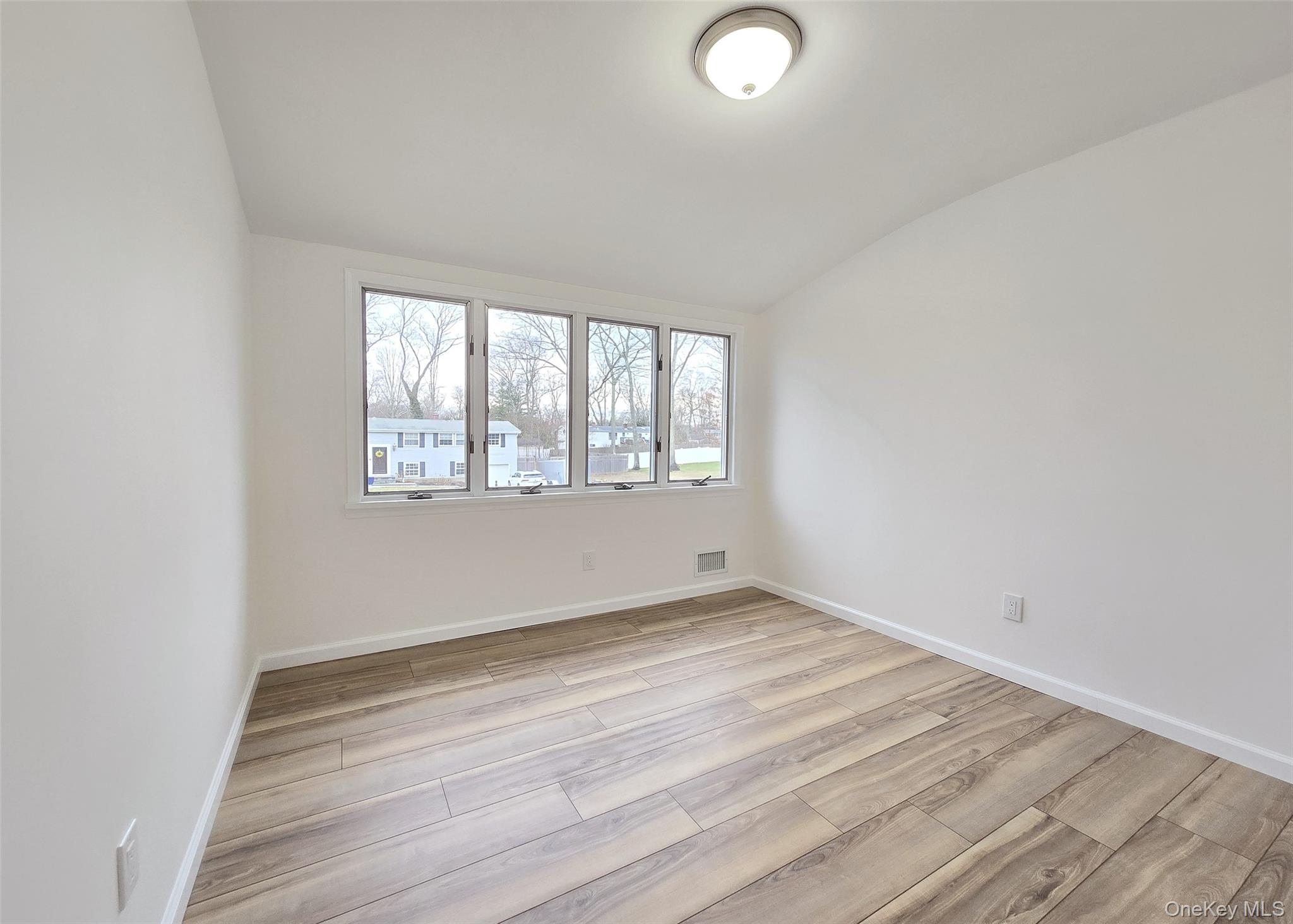 21 Possum Lane, East Setauket, NY 11733