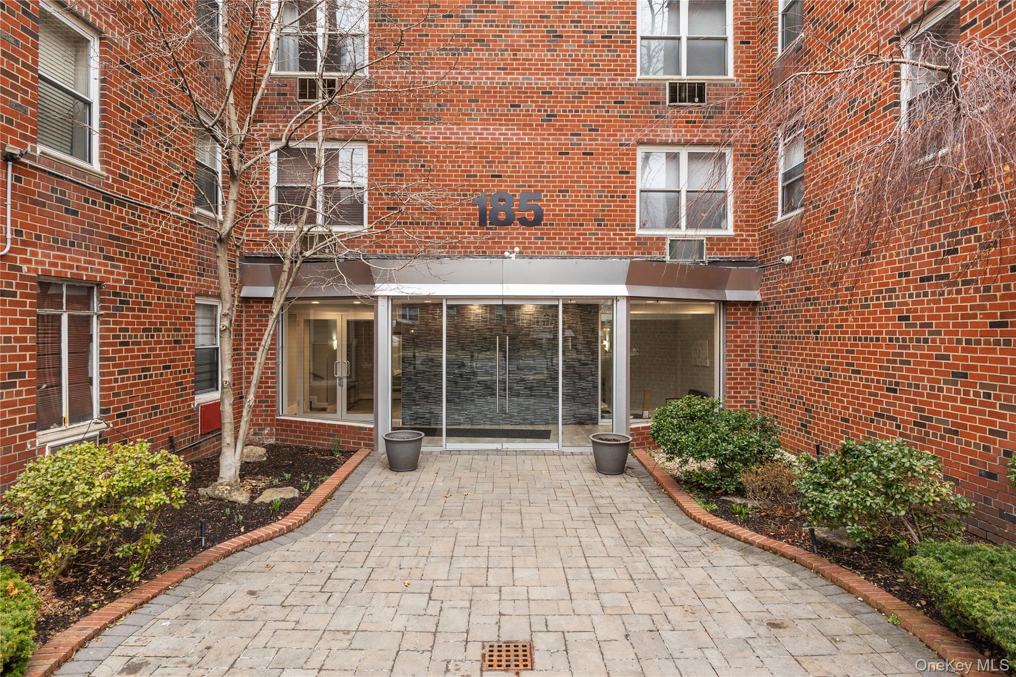 185 South Midddle Neck Road # 1P, Great Neck, NY 11021