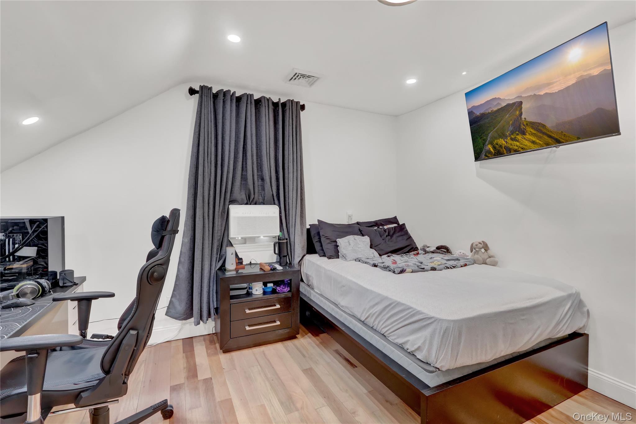 26 Hilbert Street, Hempstead, NY 11550