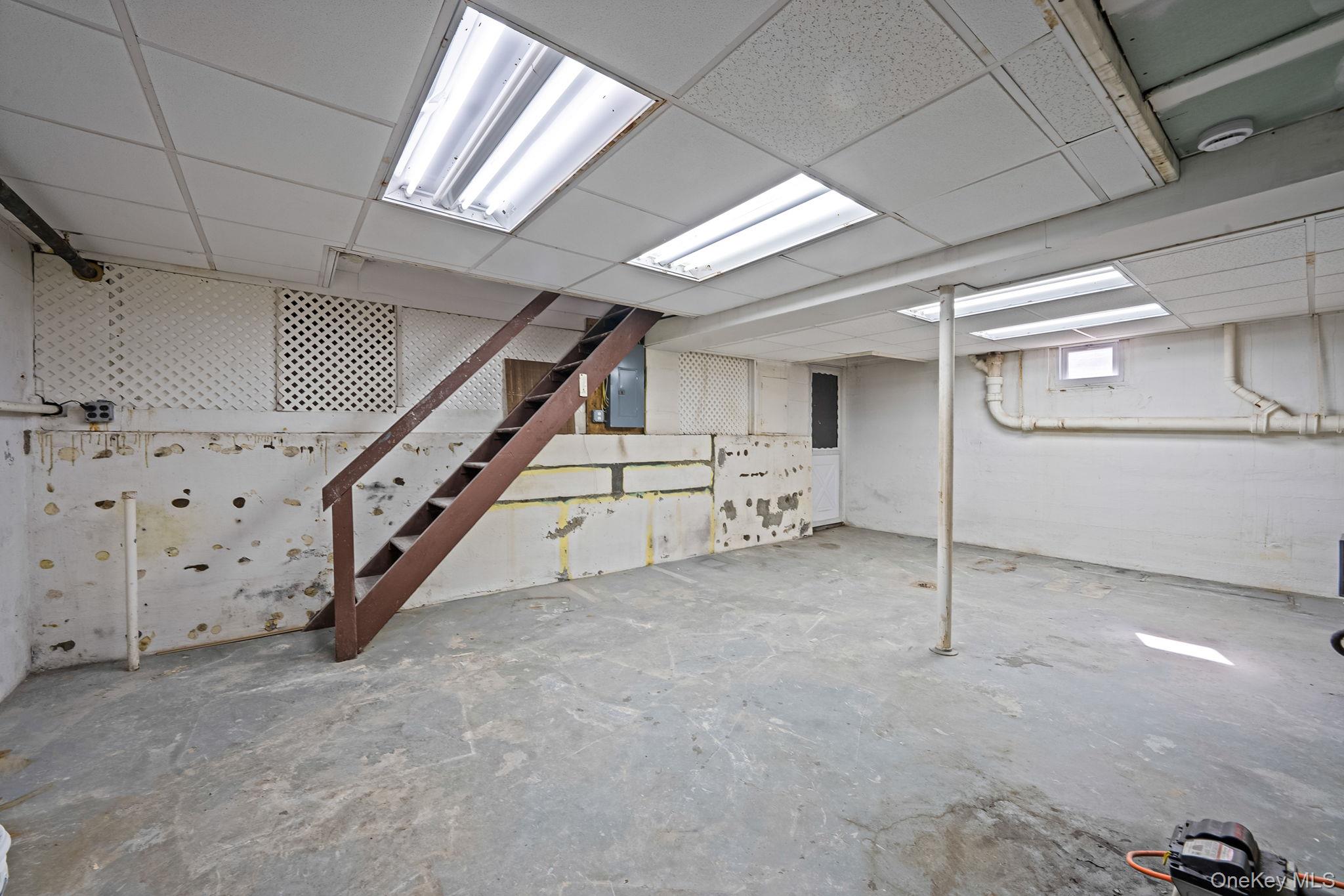 44 Elizabeth Avenue, Smithtown, NY 11787