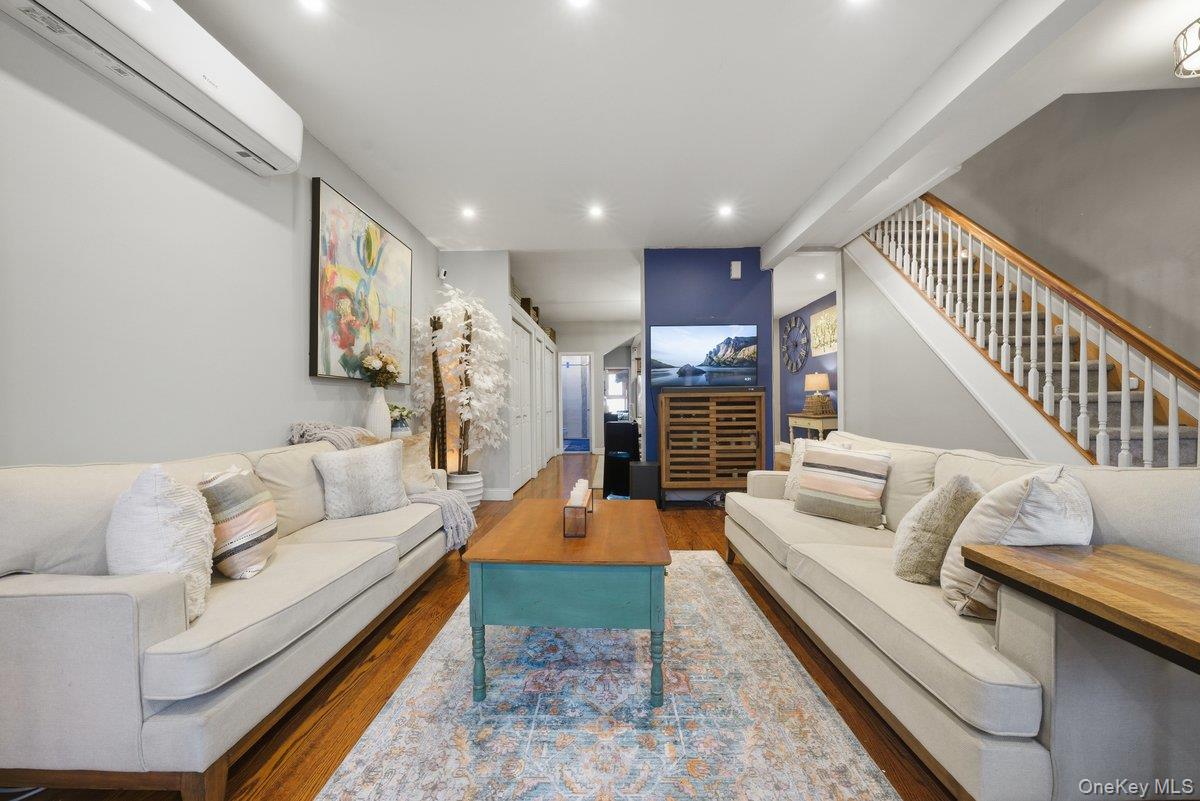 4641 Carpenter Avenue, Bronx, NY 10470