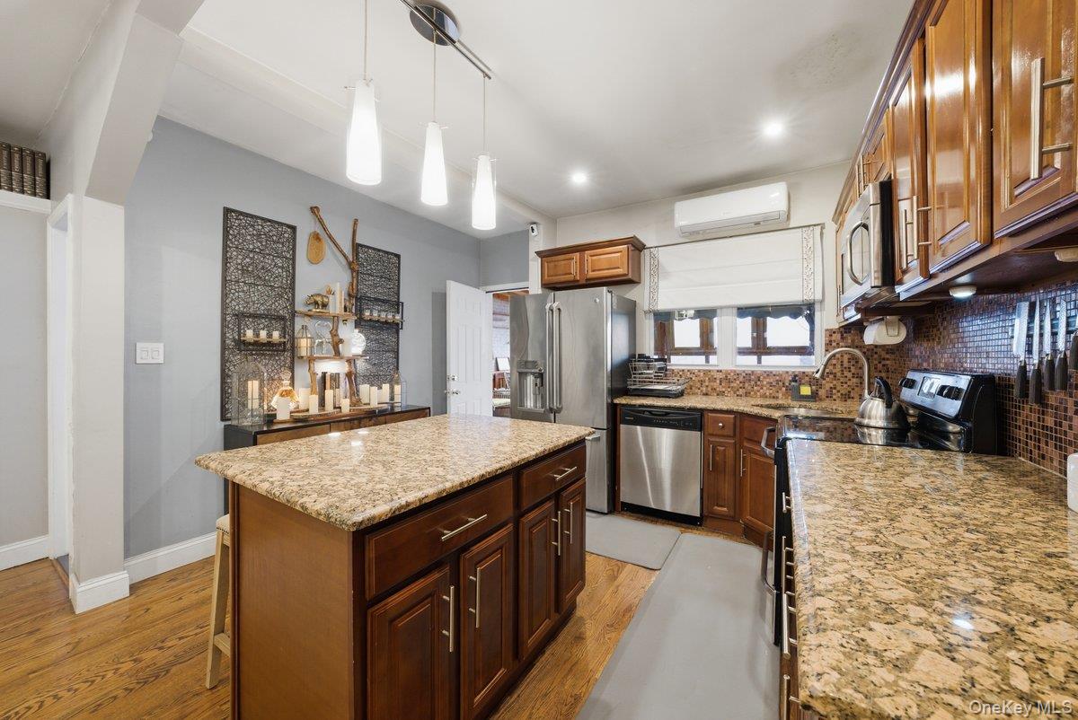 4641 Carpenter Avenue, Bronx, NY 10470