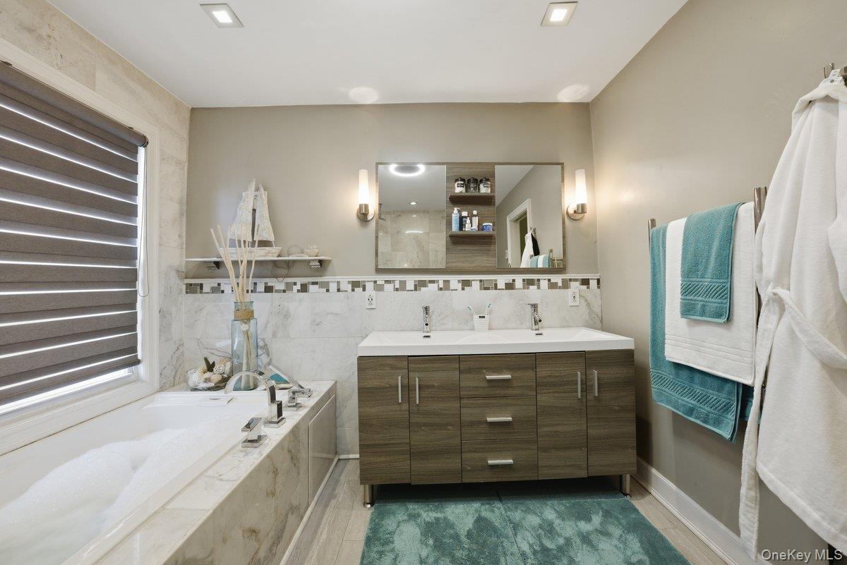 4641 Carpenter Avenue, Bronx, NY 10470