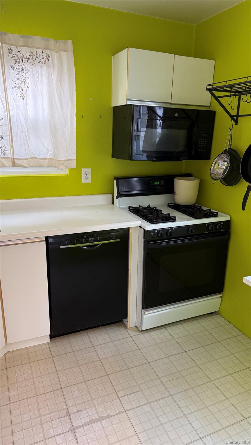 1072 Fenwood Drive # 4, Valley Stream, NY 11580