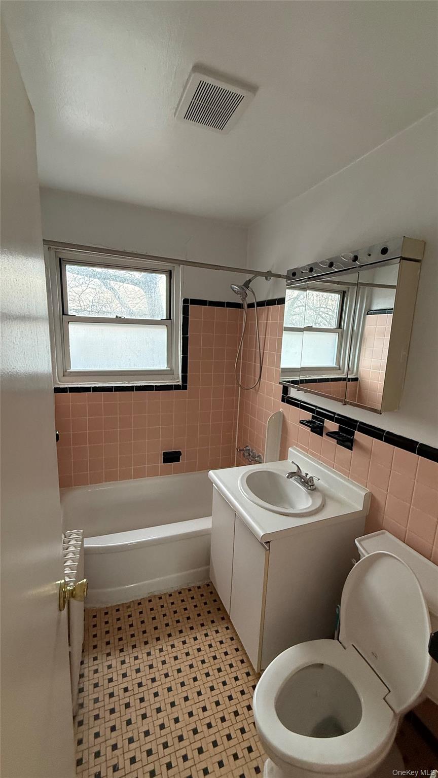 1072 Fenwood Drive # 4, Valley Stream, NY 11580