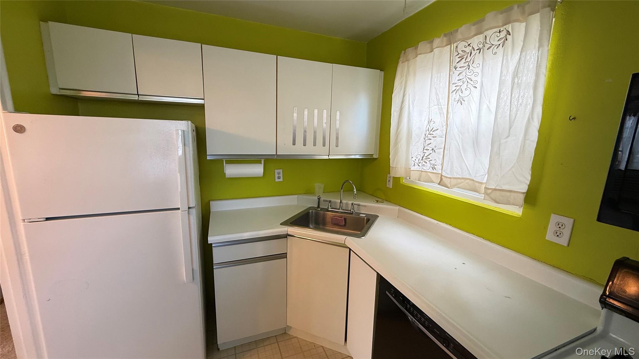 1072 Fenwood Drive # 4, Valley Stream, NY 11580