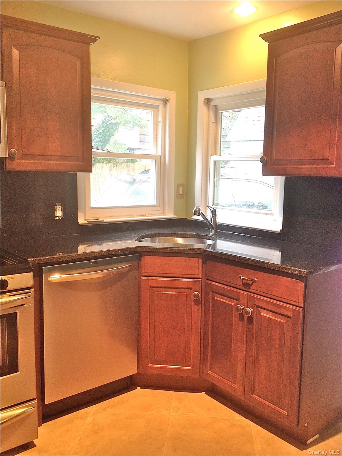 15 Maple Grove Street, Great Neck, NY 11023