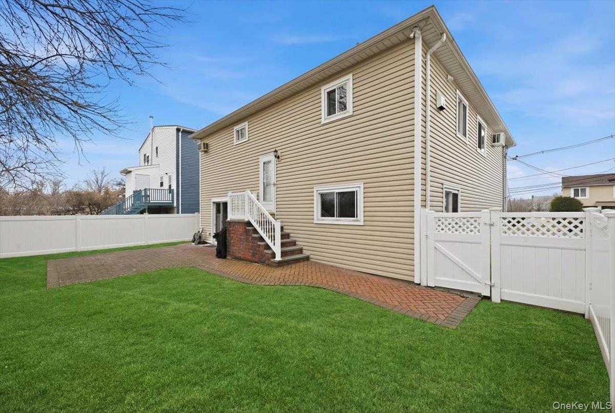 557 Southside Avenue, Freeport, NY 11520