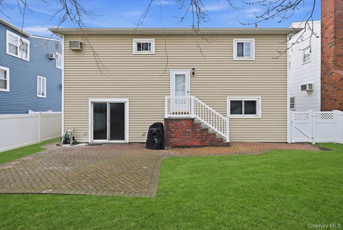 557 Southside Avenue, Freeport, NY 11520