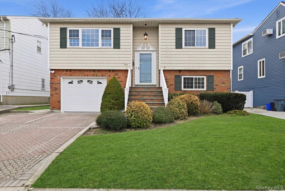 557 Southside Avenue, Freeport, NY 11520