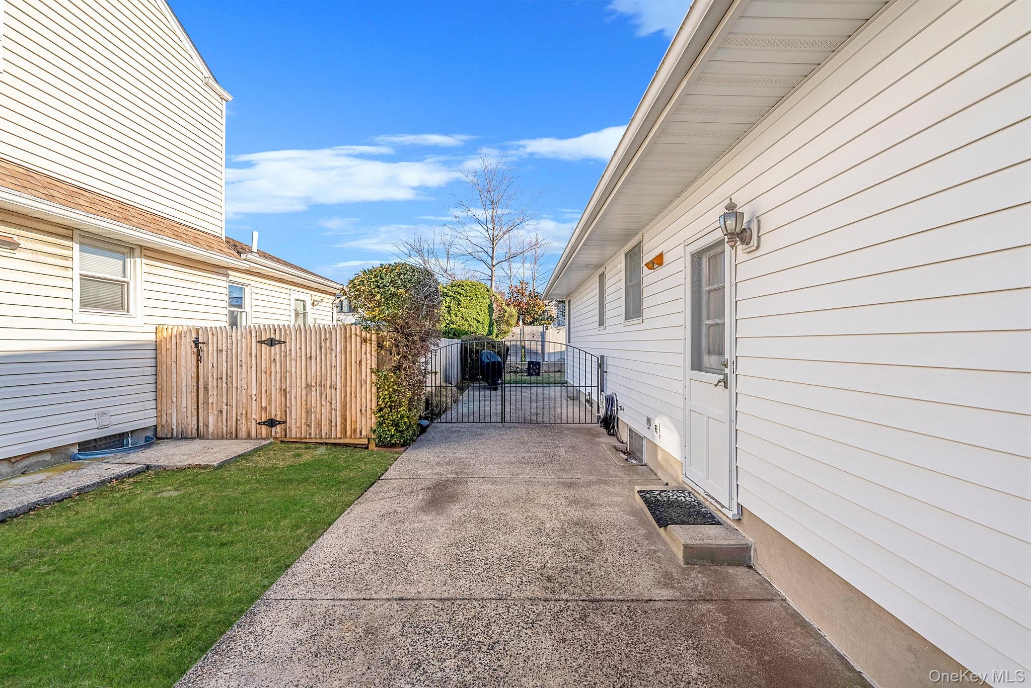 425 Jackson Street, Oceanside, NY 11572