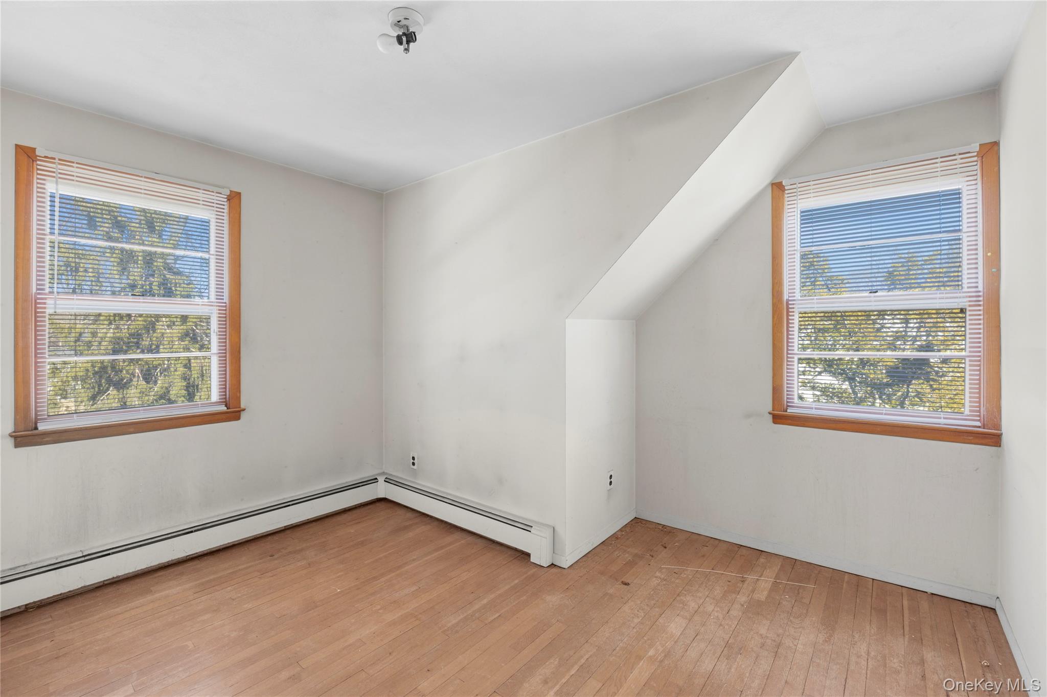 11 Delaware Avenue, Port Washington, NY 11050