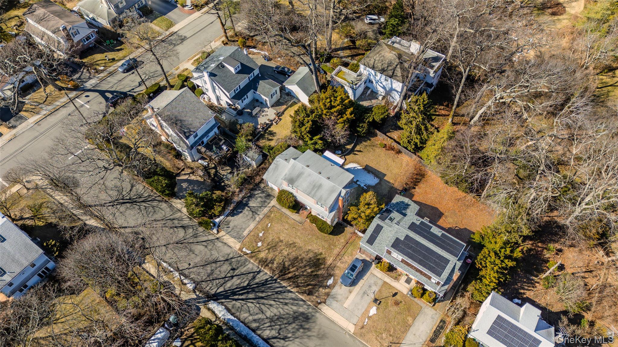 11 Delaware Avenue, Port Washington, NY 11050