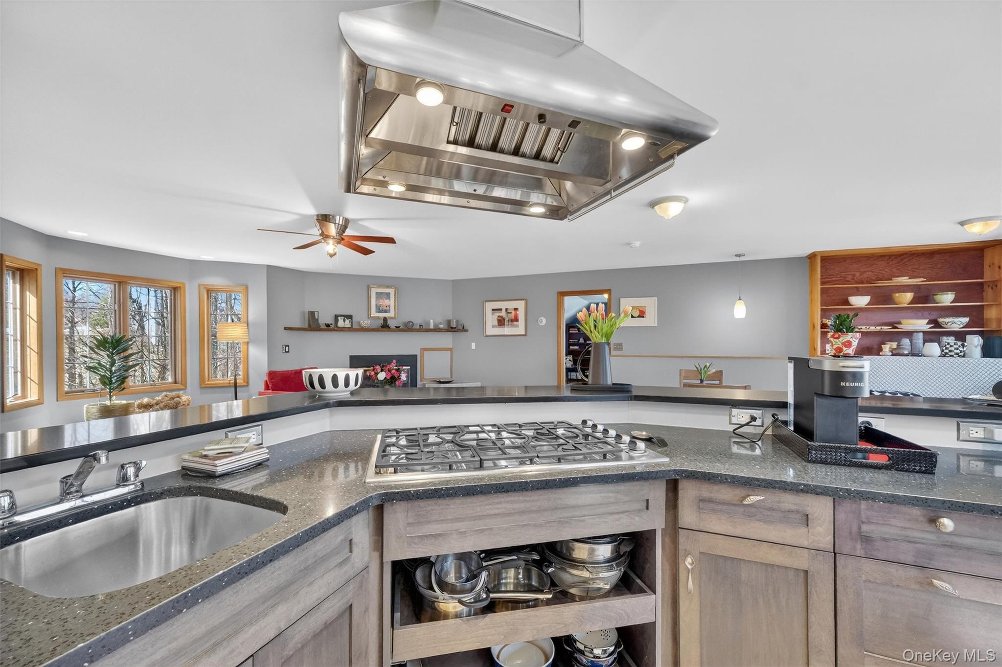 15 Meadow Drive, Red Hook, NY 12571