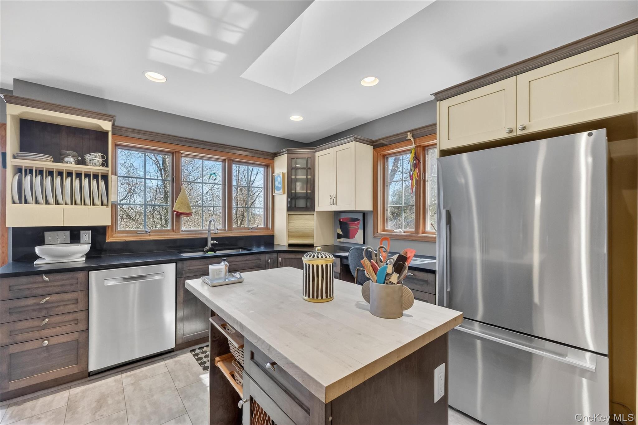 15 Meadow Drive, Red Hook, NY 12571