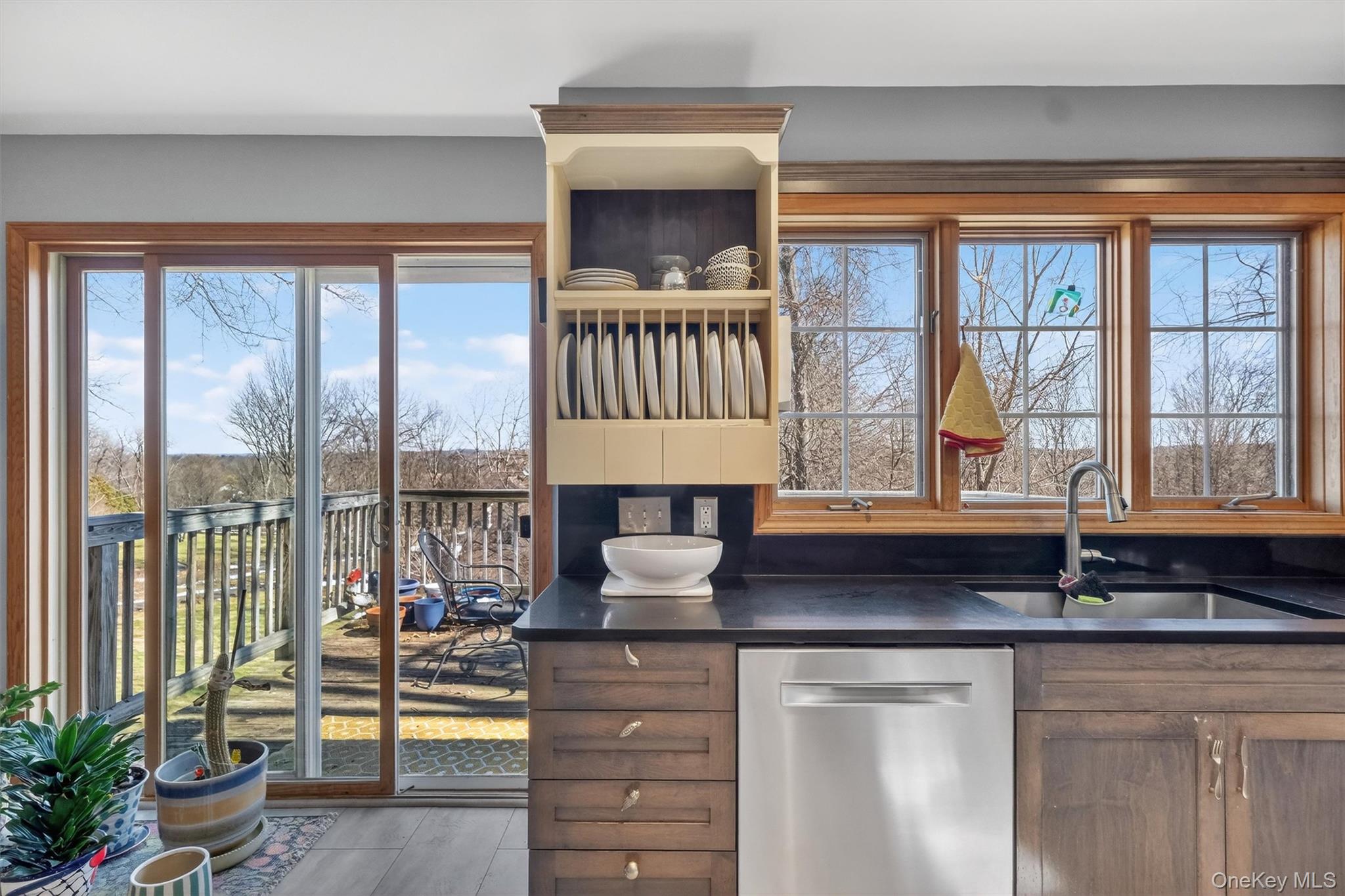 15 Meadow Drive, Red Hook, NY 12571