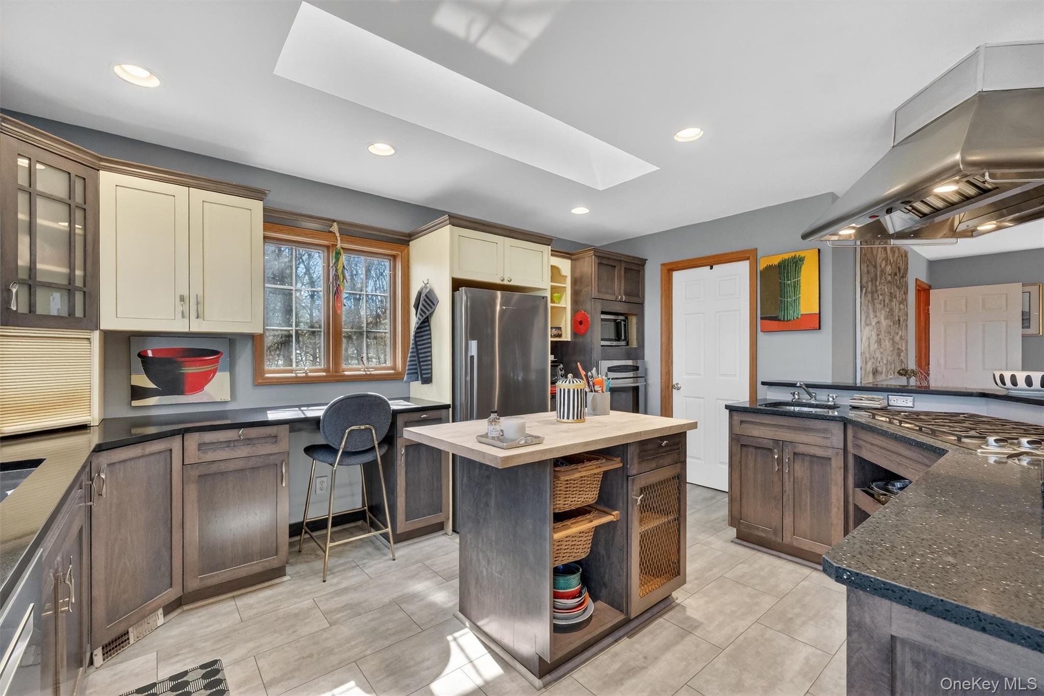 15 Meadow Drive, Red Hook, NY 12571