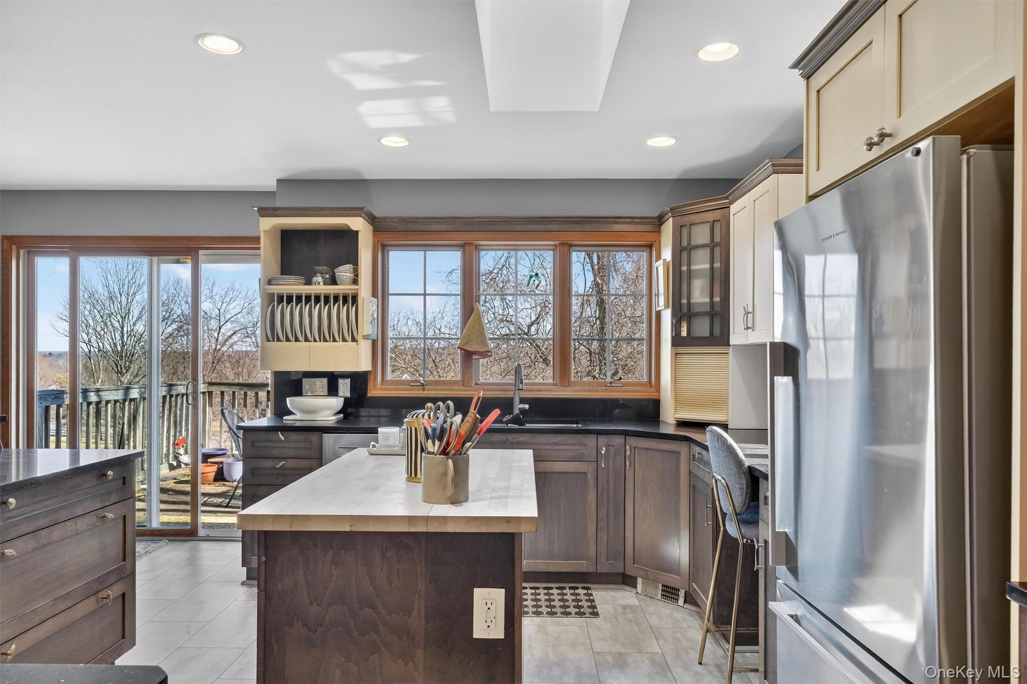 15 Meadow Drive, Red Hook, NY 12571