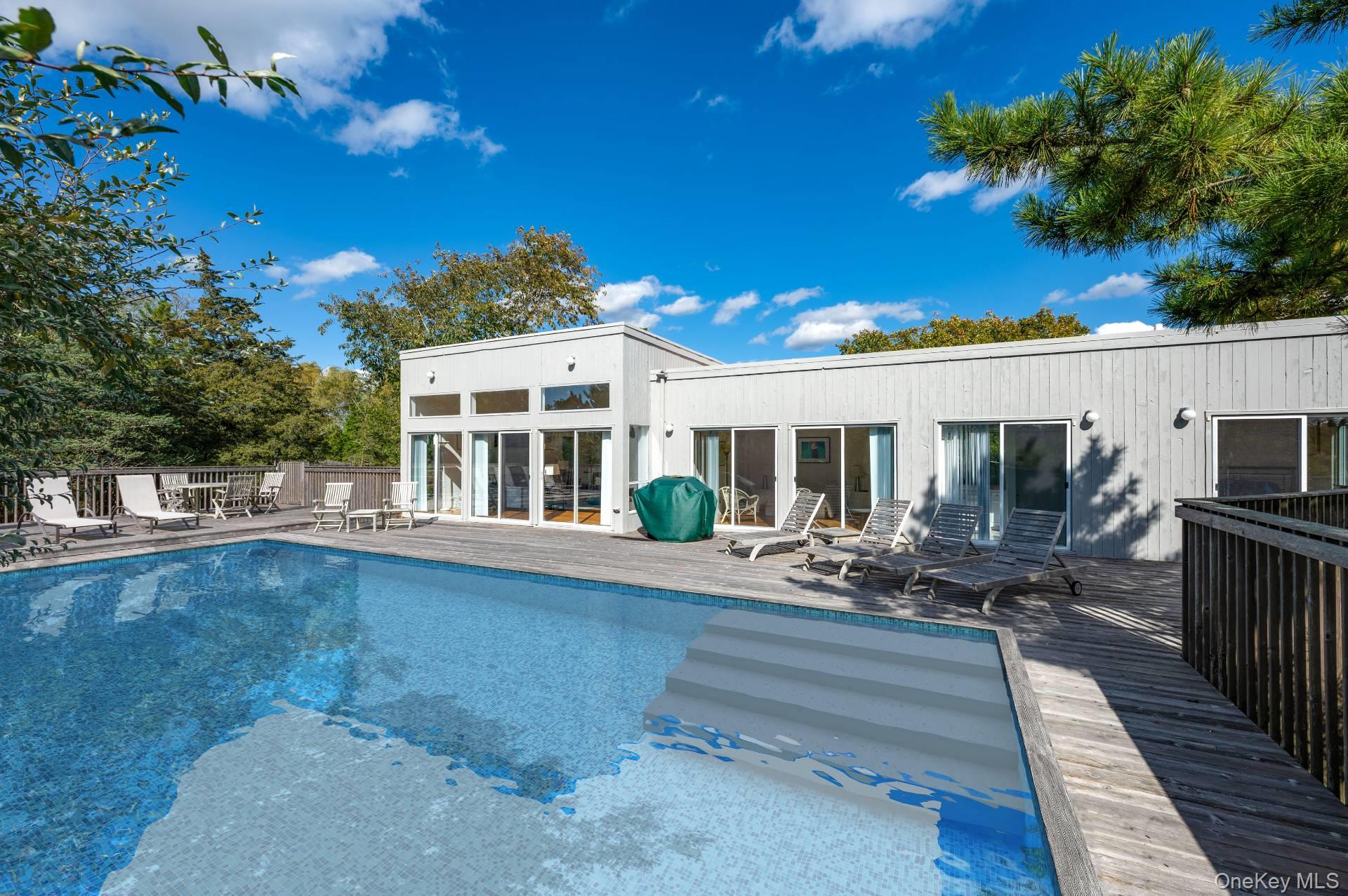 3 Meadow Way, Westhampton Beach, NY 11978