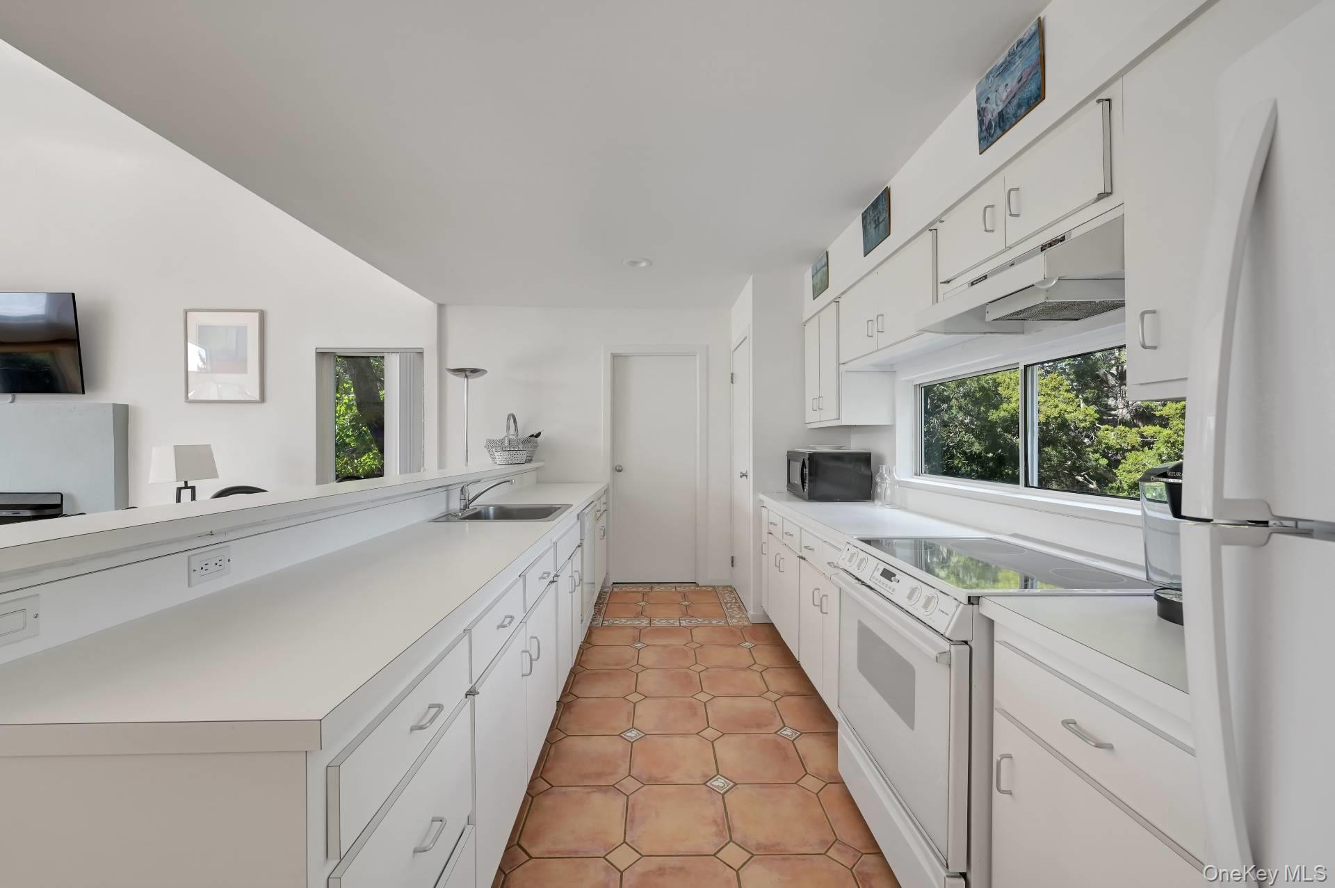 3 Meadow Way, Westhampton Beach, NY 11978