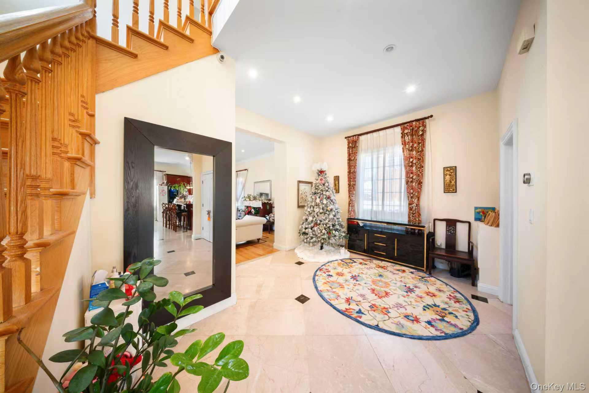 66-19 Commonwealth Boulevard, Little Neck, NY 11362