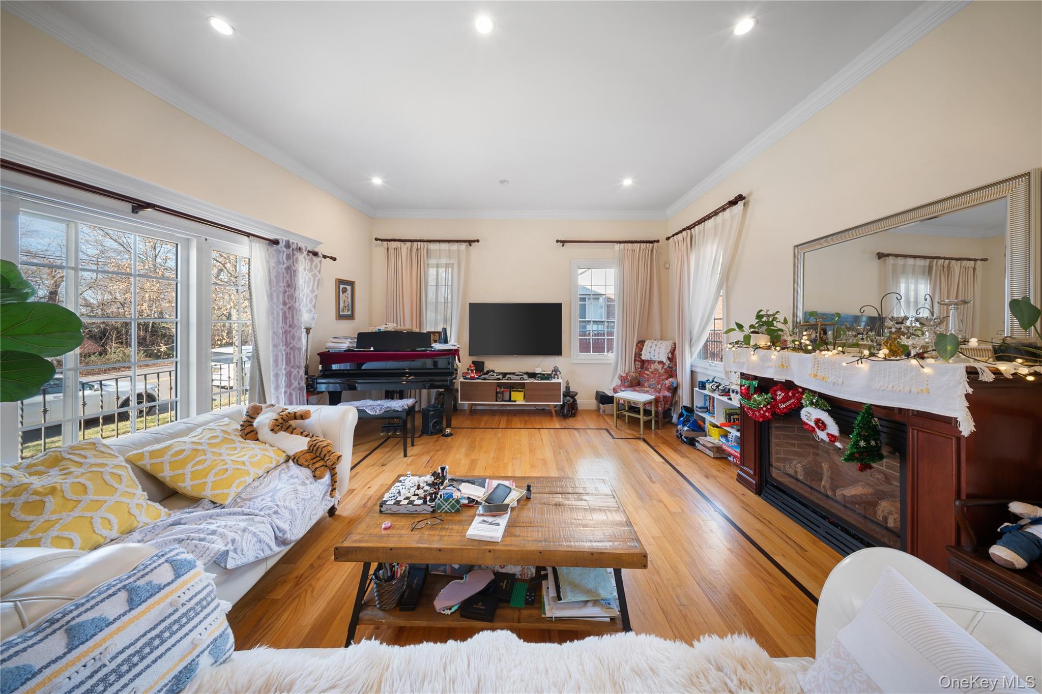 66-19 Commonwealth Boulevard, Little Neck, NY 11362