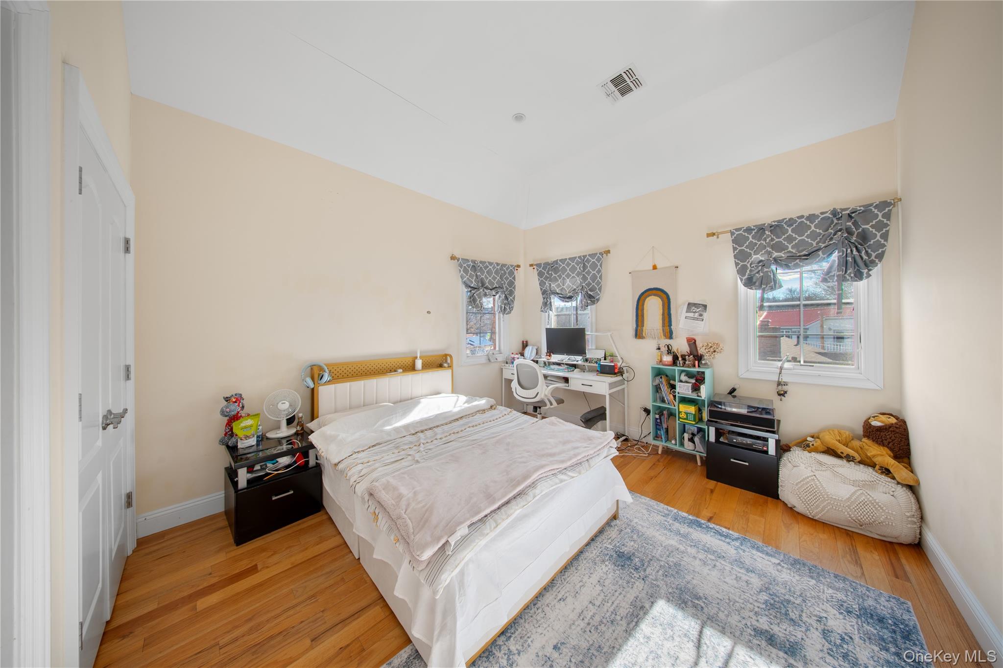 66-19 Commonwealth Boulevard, Little Neck, NY 11362