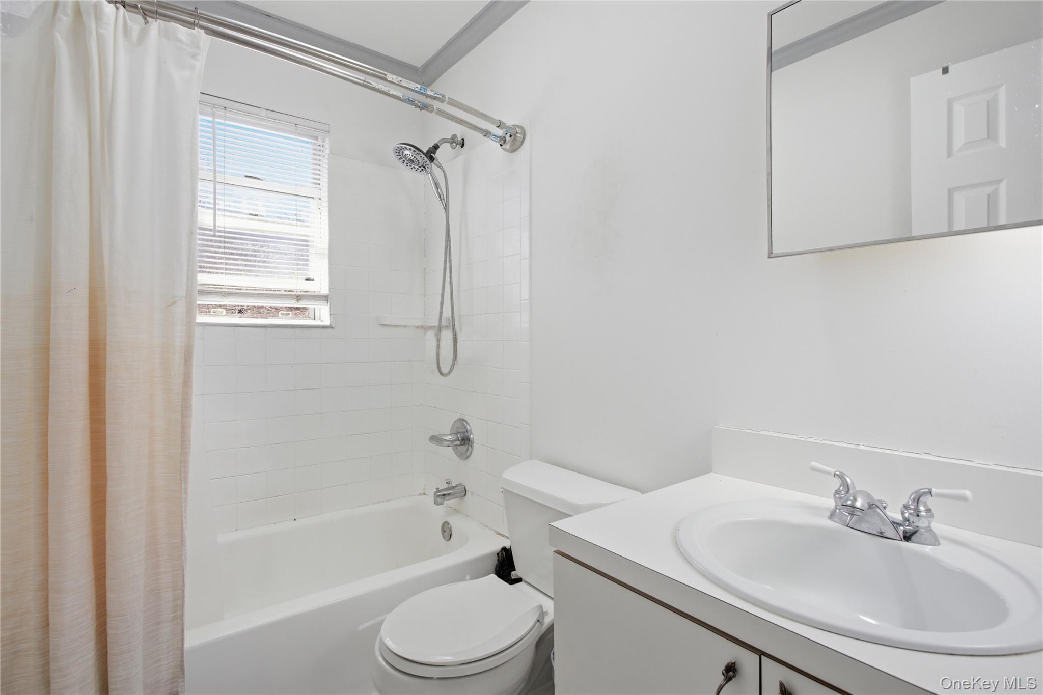 254 40th Street, Copiague, NY 11726