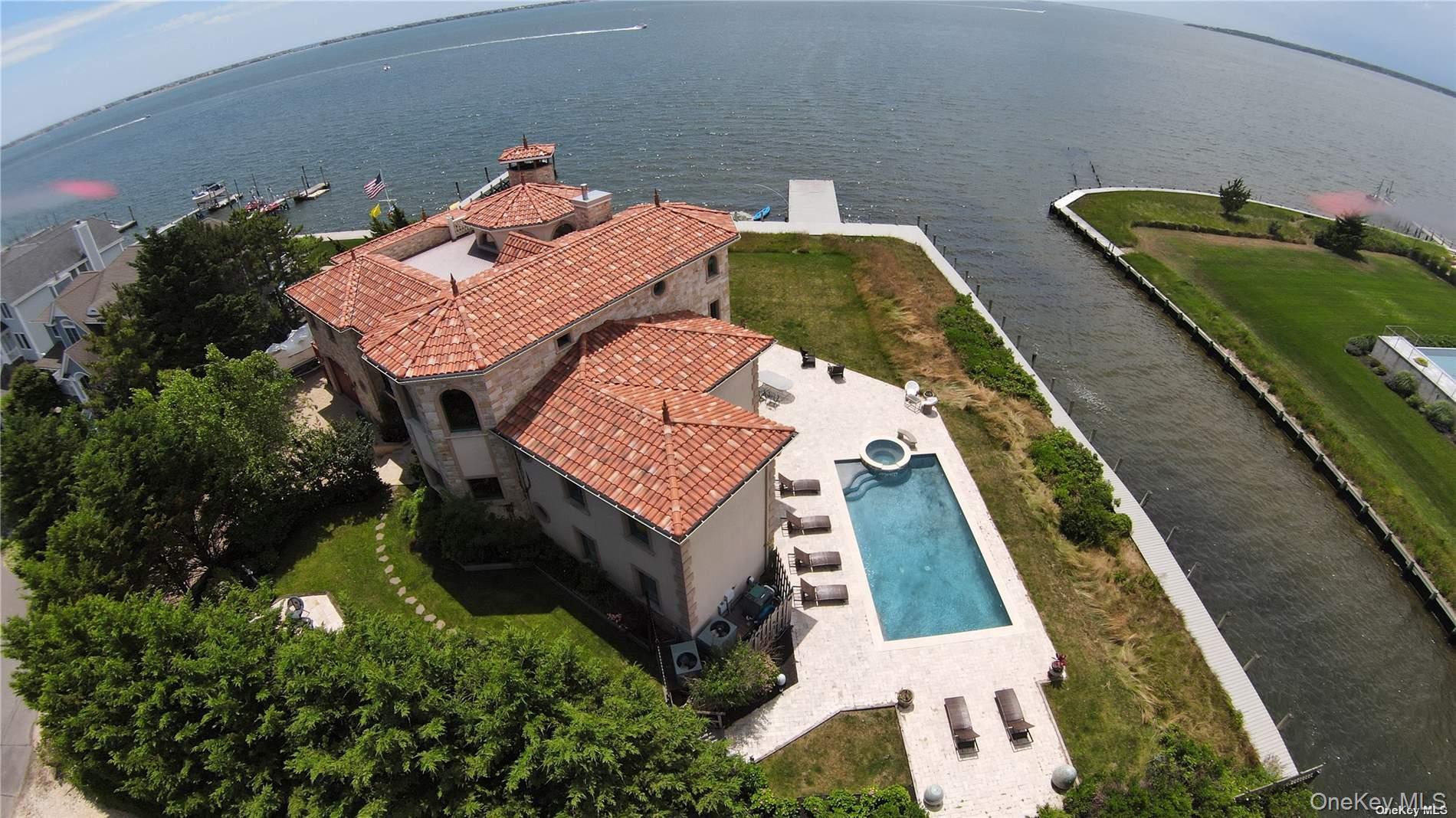 13 Seatuck Lane, Remsenburg, NY 11960