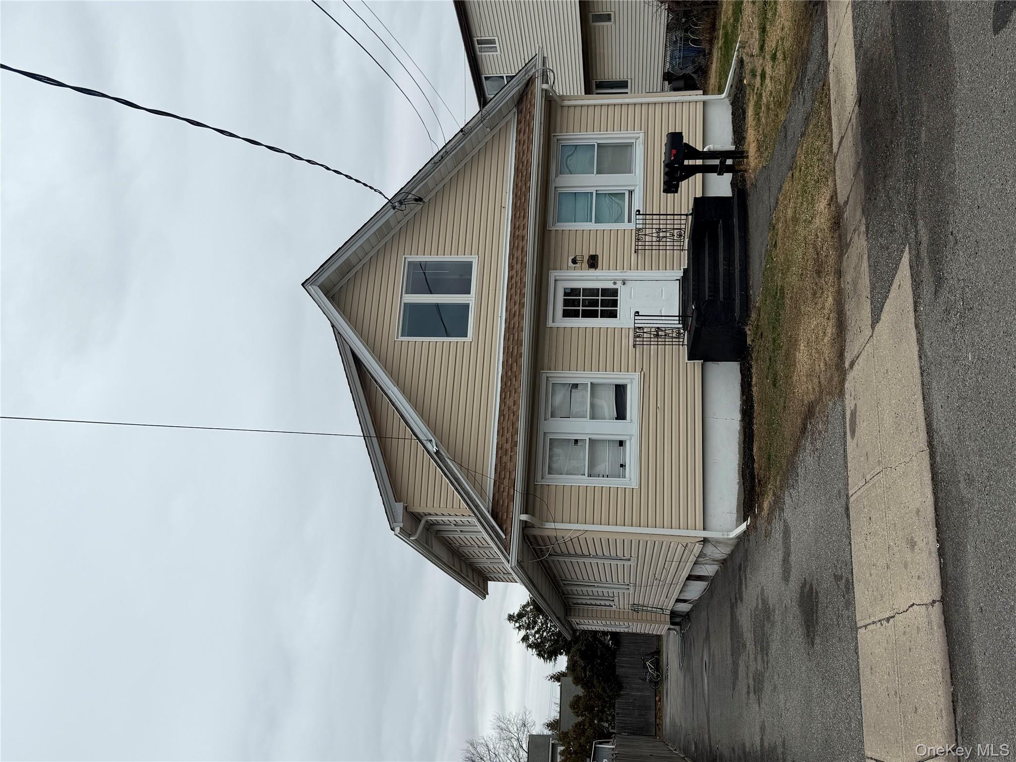 7 S Atlantic Street, Bay Shore, NY 11706