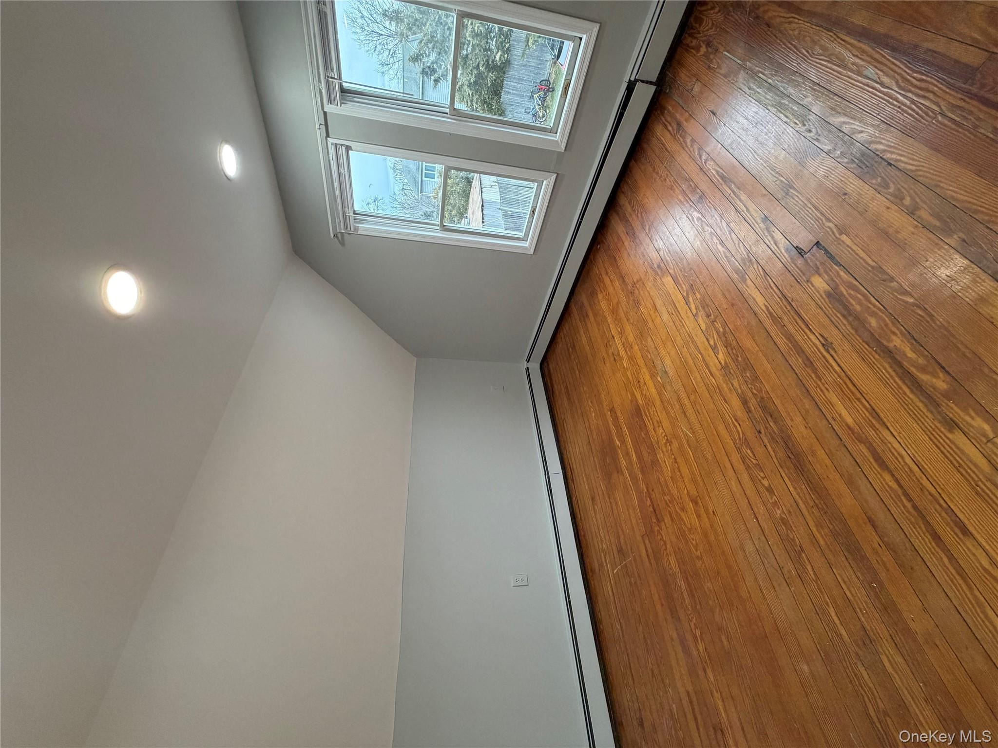 7 S Atlantic Street, Bay Shore, NY 11706