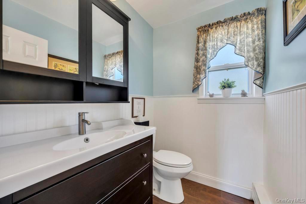 21 Burwood Lane, Coram, NY 11727